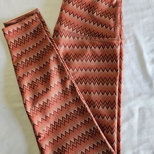 Beyond Yoga Zigzag Leggings - Red and Brown